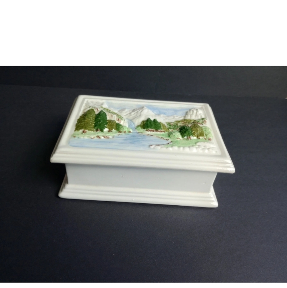 Vintage Hershey Molds Forest / Mountain Scene Ceramic Jewerly White Box See Desc